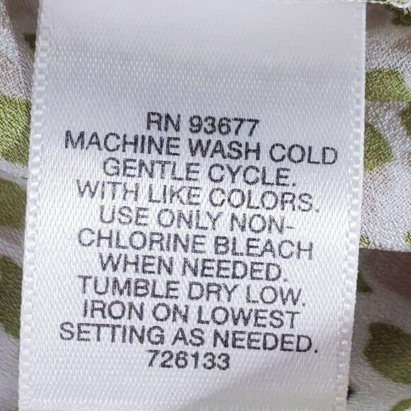 🔸️NWT Liz Claiborne Green Print Button Long Sleeve Top Small - Picture 10 of 10